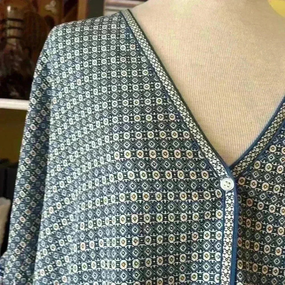 NWT Max Studio Women’s plus size crepe tie front blouse. Size 1 X - Picture 3 of 11